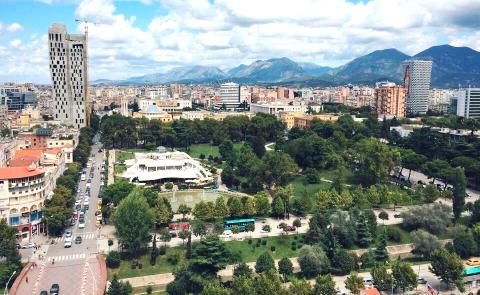 Tirana me e pasura per 2019: Thellohet hendeku per qarqet e tjera te vendit